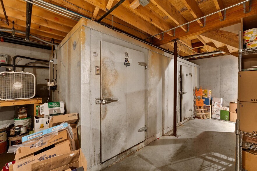 More Photos Of 212 Main St, Oneida General Retail For Sale