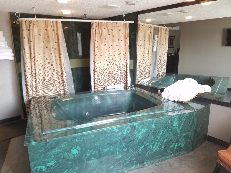 More Photos Of 1211 N 47th St, Grand Forks Hotel For Sale