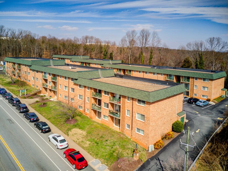Primary Photo Of 2401 Arlington Blvd, Charlottesville Apartments For Sale