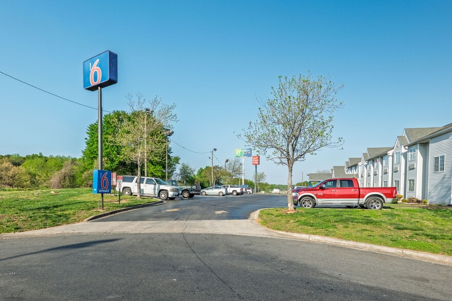 More Photos Of 1901 Broadcast St, Gastonia Hotel For Sale