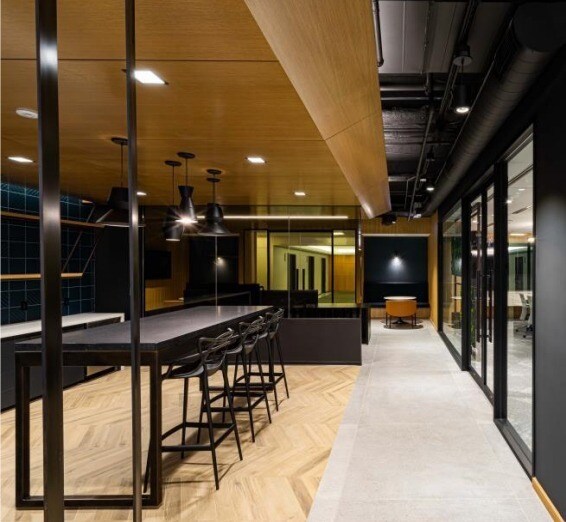 More Photos Of 125 S Wacker Dr, Chicago Office For Lease