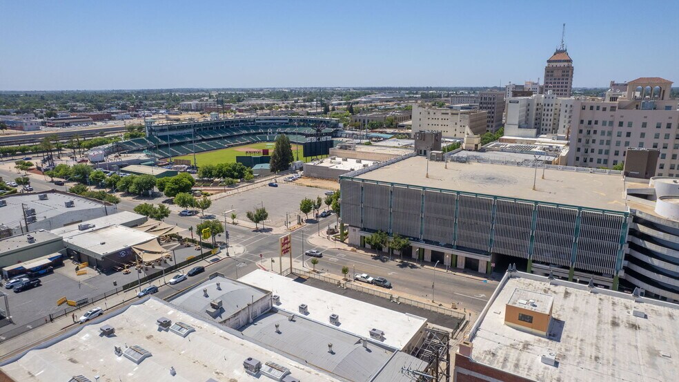 More Photos Of 760 Fulton St, Fresno Auto Repair For Lease