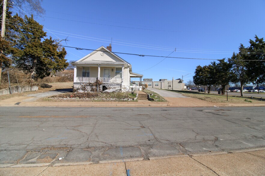 More Photos Of 7853 Olive Blvd, University City Office Residential For Sale