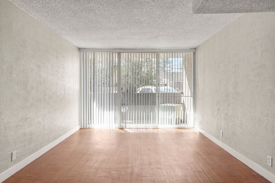 More Photos Of 1945 N Peoria St, Aurora Apartments For Sale