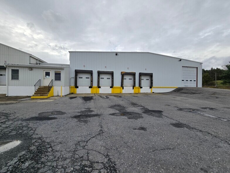 More Photos Of 11 Gurda Ln, Goshen Warehouse For Lease