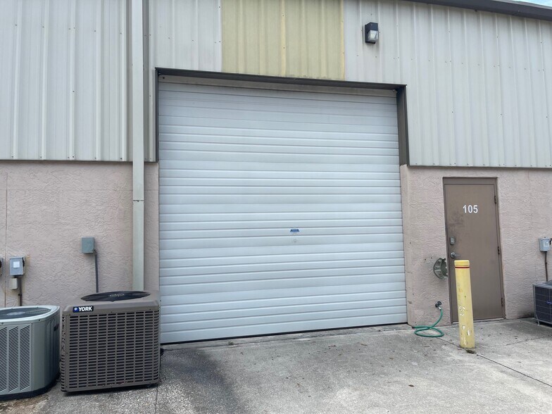 More Photos Of 2427 Porter Lake Dr, Sarasota Flex For Sale