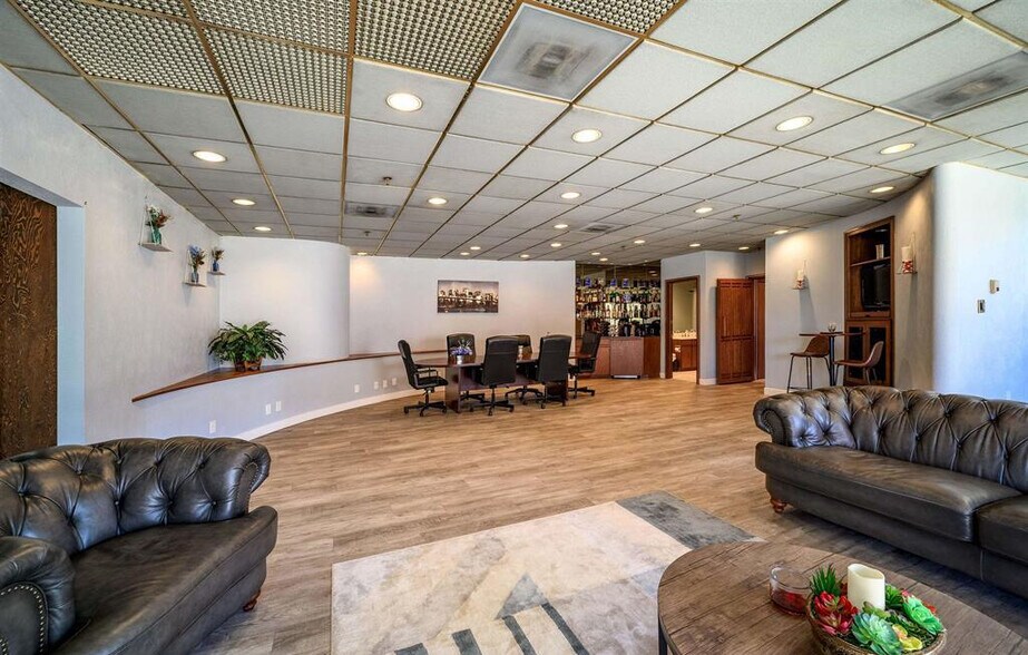 More Photos Of 456 Fulton St, Peoria Office For Sale