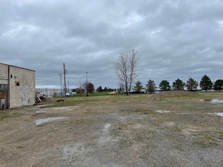 More Photos Of 2166 London Groveport Rd, Lockbourne Freestanding For Sale