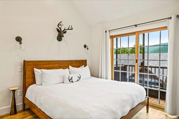 More Photos Of 10 Front St, Lake George Hospitality For Sale