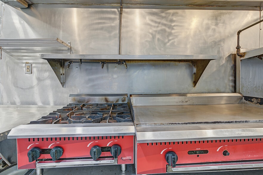 More Photos Of 1901 W Pioneer Pky, Arlington Restaurant For Sale