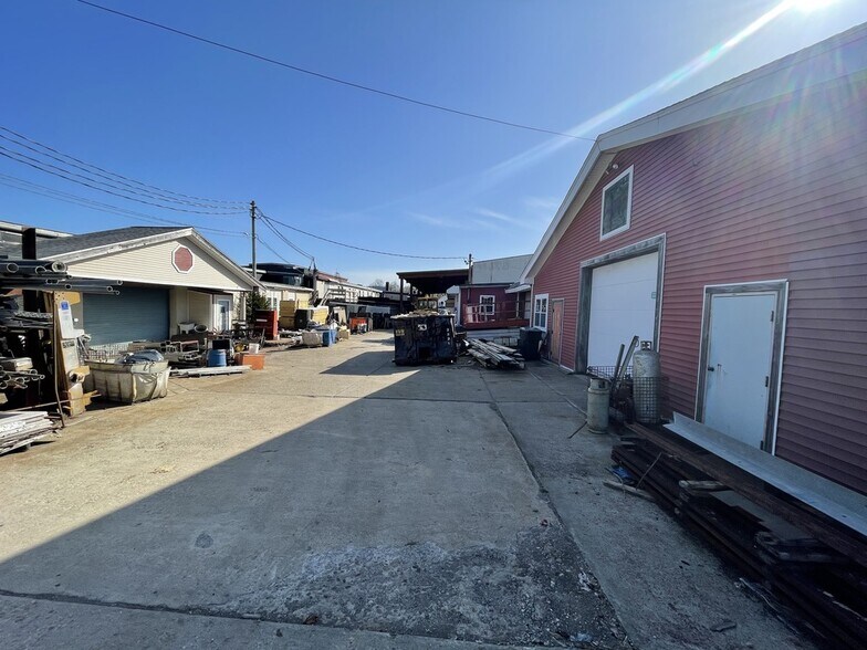 More Photos Of 25 Wareham St, Middleboro Warehouse For Lease