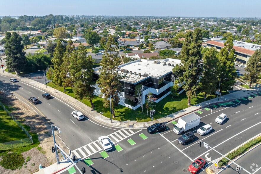 More Photos Of 2729 Bristol St, Costa Mesa Medical For Sale