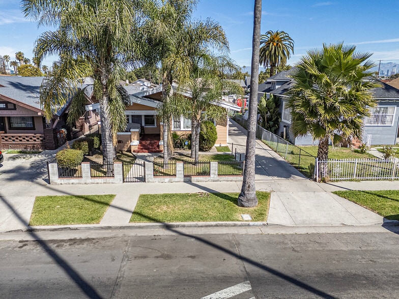 More Photos Of 1565 W 51st St, Los Angeles Multifamily For Sale