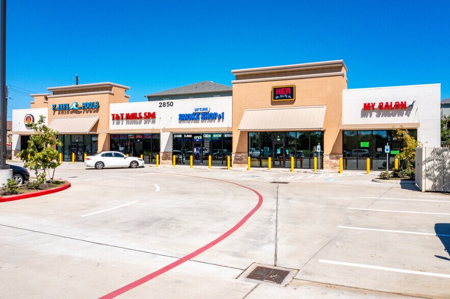 More Photos Of 2850 W Baker Rd, Baytown Freestanding For Lease
