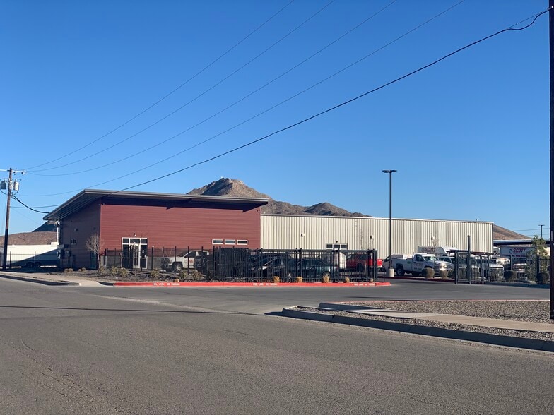 Primary Photo Of 1895 Appaloosa Dr, Sunland Park Showroom For Lease