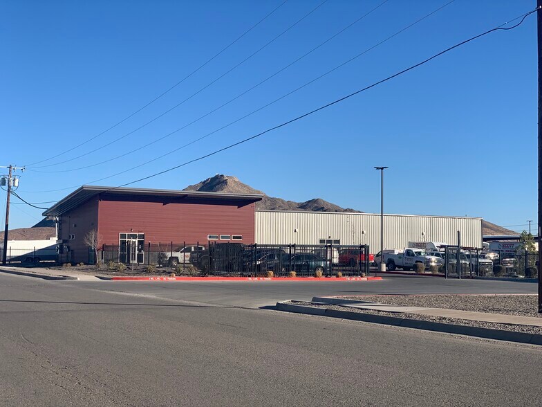 Primary Photo Of 1895 Appaloosa Dr, Sunland Park Showroom For Lease
