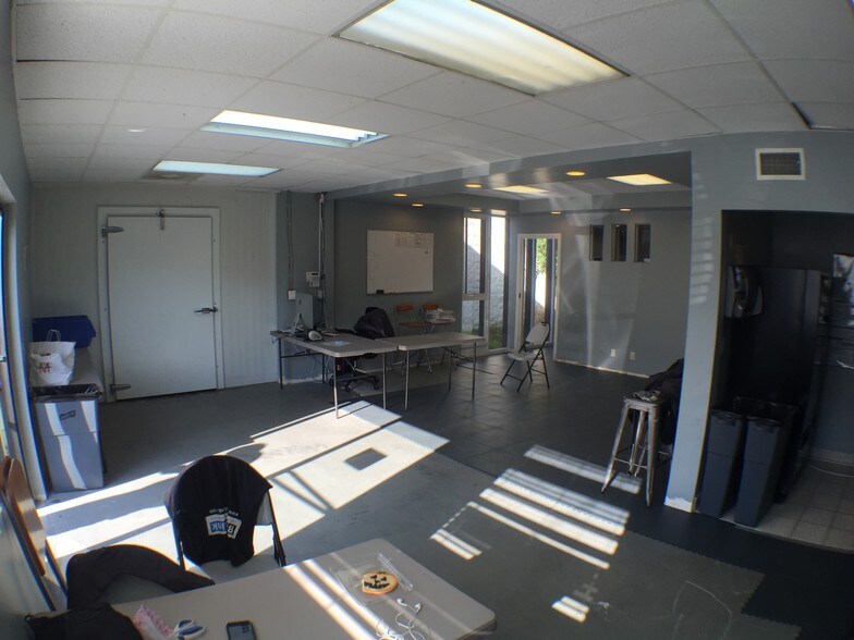More Photos Of 3200 Olympic Blvd, Santa Monica Industrial For Lease