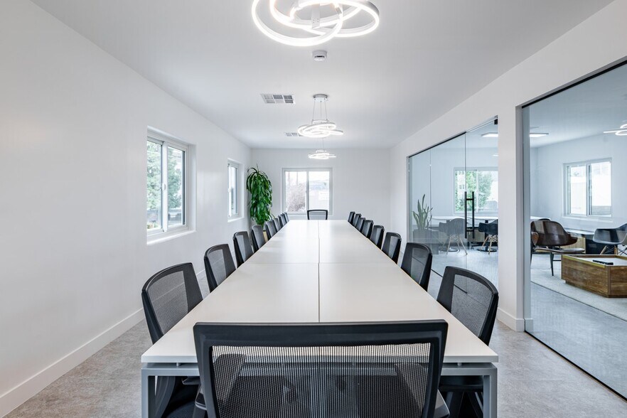 More Photos Of 203-215 N Victory Blvd, Burbank Office For Lease