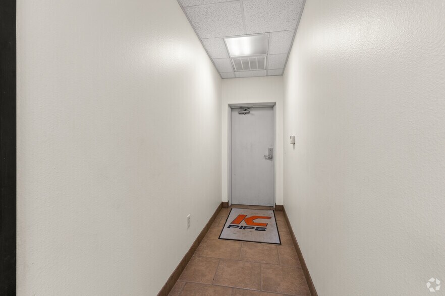 More Photos Of 7910 Interstate 20, Midland Service For Lease