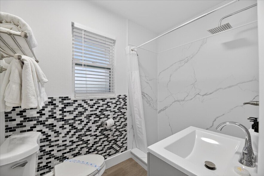 More Photos Of 520 73rd Ave, Saint Petersburg Hotel For Sale