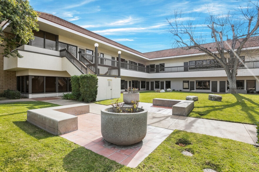 More Photos Of 250 El Camino Real, Tustin Office For Lease