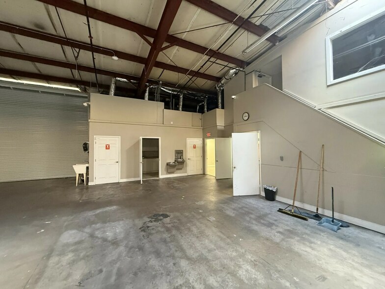 More Photos Of 1600 SW 17th Ave, Ocala Warehouse For Lease