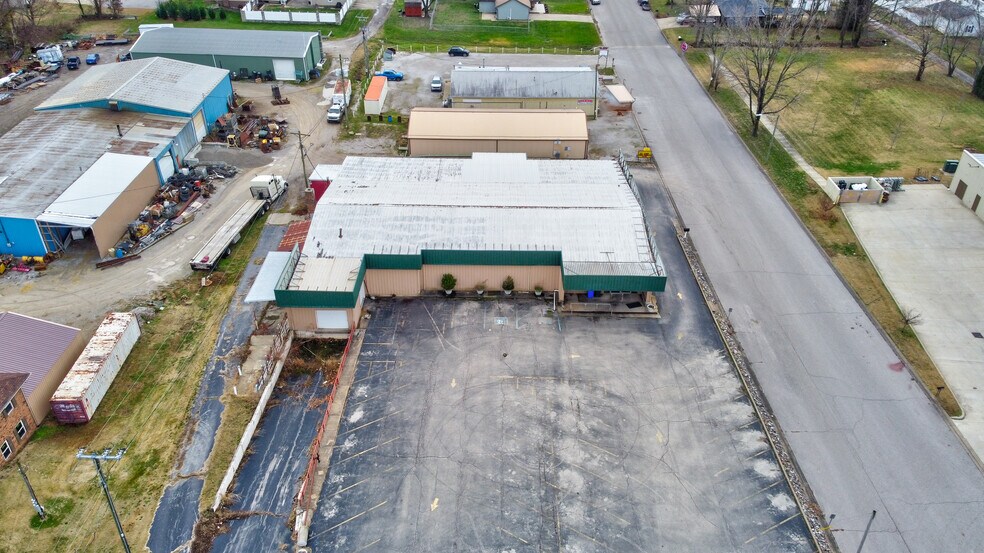 More Photos Of 2015 Payne st, Tell City Light Distribution For Sale