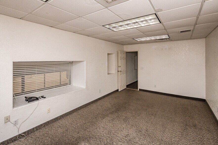 More Photos Of 951 Lake Havasu Ave N, Lake Havasu City Showroom For Lease