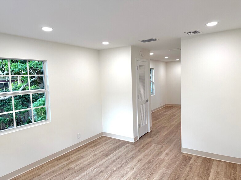 More Photos Of 131 N Swinton Ave, Delray Beach Office For Sale