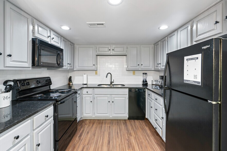 More Photos Of 3729 Plaza Way, Pigeon Forge Apartments For Sale