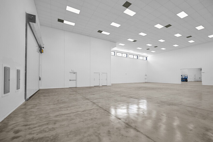 More Photos Of 221 NE 67th St, Miami Warehouse For Sale