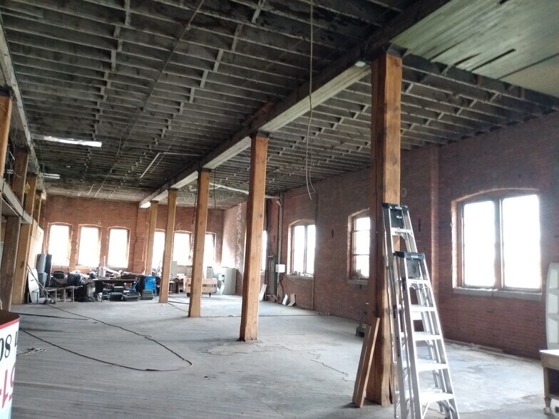 More Photos Of 2206 Superior Via, Cleveland Office Residential For Sale