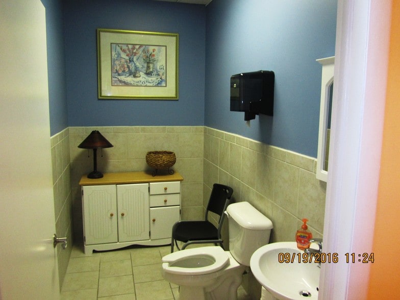 More Photos Of 704 Keystone Ct, Fayetteville Medical For Lease