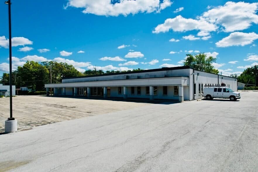 More Photos Of 7103 W 111th St, Worth Freestanding For Lease