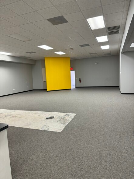 More Photos Of 10781 Park Blvd, Seminole Unknown For Lease