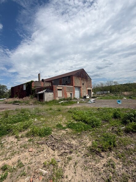 More Photos Of 3 Ferry Rd, Hanover Township Warehouse For Sale