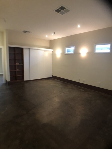 More Photos Of 220 Windsor River Rd, Windsor Apartments For Sale