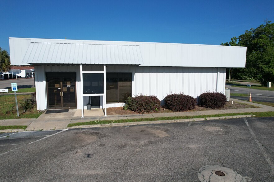 More Photos Of 202 Broad st, Hemingway Office For Sale