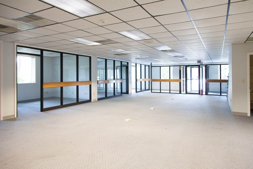 More Photos Of 31 Workshop Rd, South Yarmouth Medical For Lease