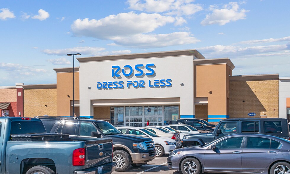 More Photos Of 2716-2762 N Greenwich Ct, Wichita General Retail For Lease