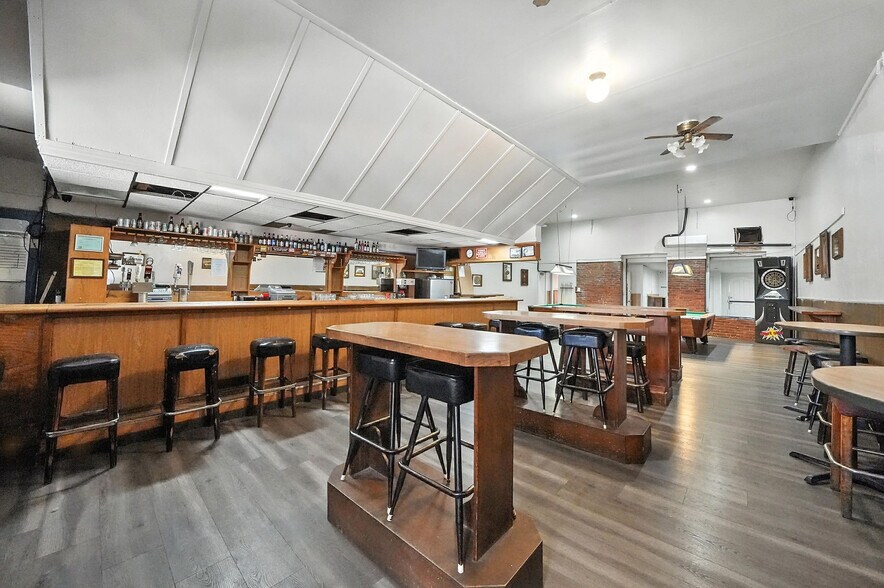 More Photos Of 105 Main St, Jackson Bar For Sale