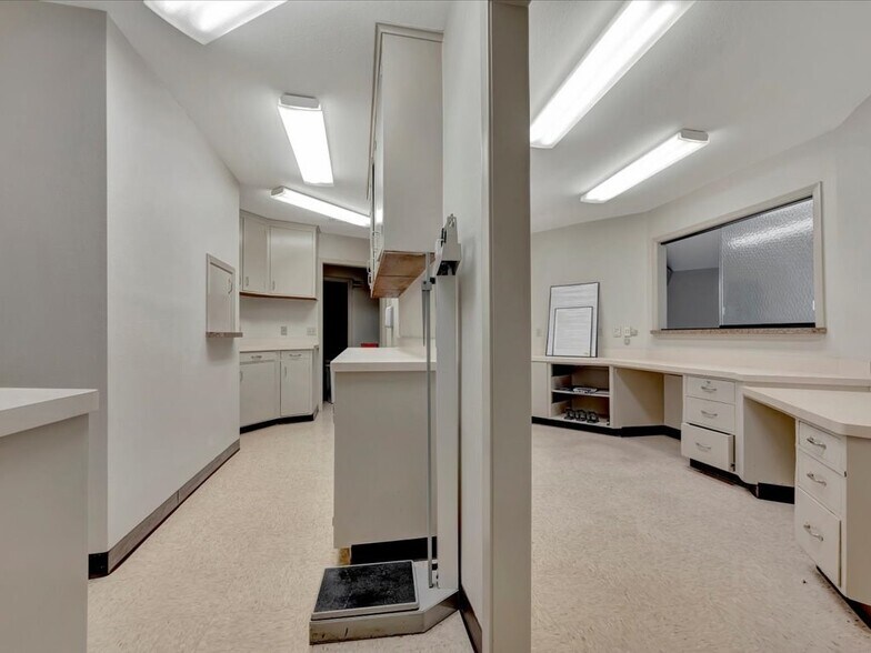 More Photos Of 202 S Temple Dr, Diboll Flex For Lease