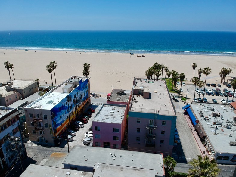 More Photos Of 407 Ocean Front Walk, Venice Apartments For Sale