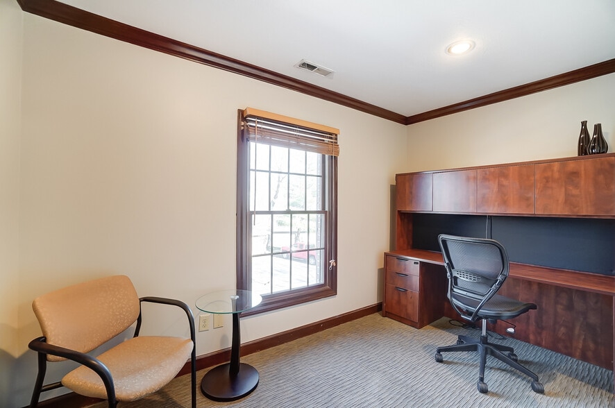 More Photos Of 830 E Franklin St, Centerville Medical For Sale