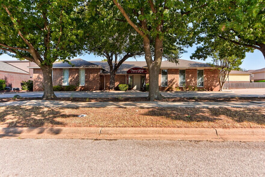 Primary Photo Of 2433 Wilcox Dr, Norman Freestanding For Lease