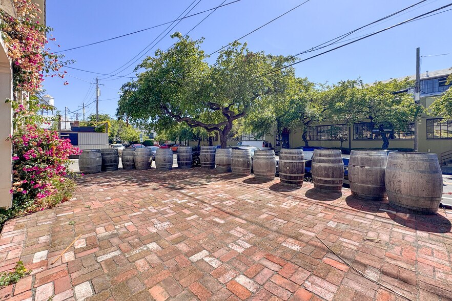 More Photos Of 5874 Doyle St, Emeryville Office For Sale