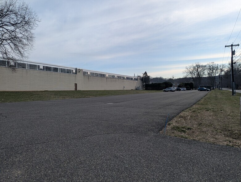 More Photos Of 1 Pond Rd, Rockleigh Warehouse For Lease