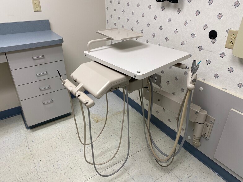 More Photos Of 1320 S Green Bay Rd, Mount Pleasant Medical For Lease