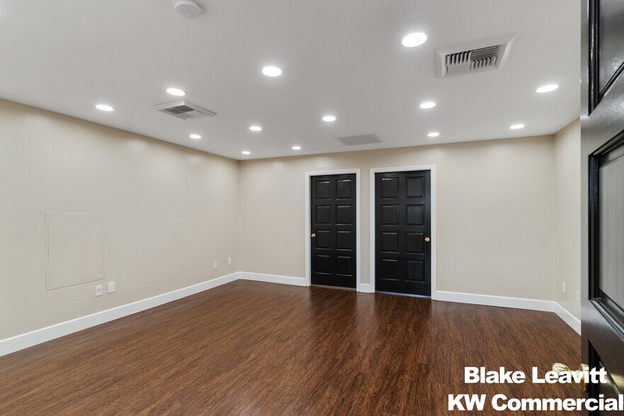 More Photos Of 510 S 9th St, Las Vegas Office For Sale