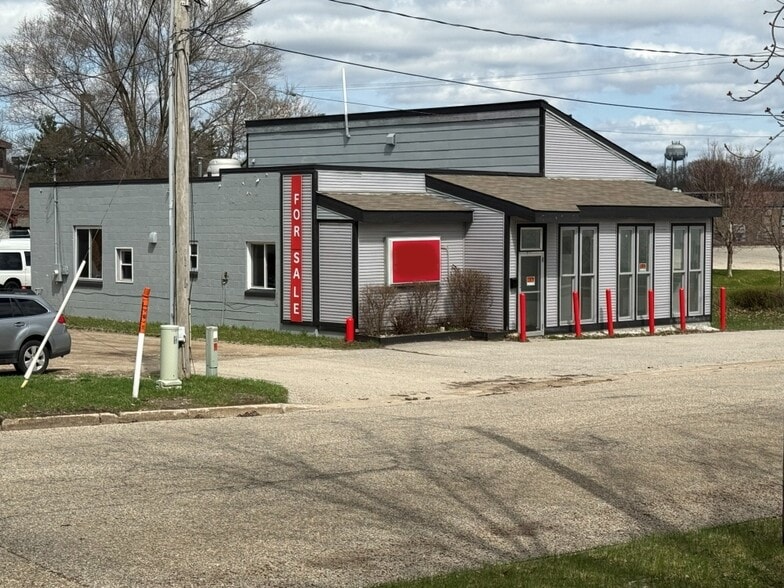 More Photos Of 115 Hemlock St, Big Rapids Freestanding For Sale